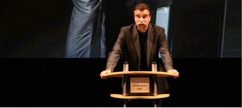 Heiner Brand ist das sympathische Gesicht des Erfolgs und er war ein Vorbild für "den Schnauzer der Nation"!