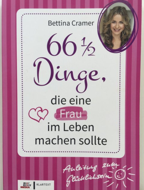 Bettina Cramer mit ihrem Buch "66 1/2 Dinge die eine Frau im Leben machen sollte."