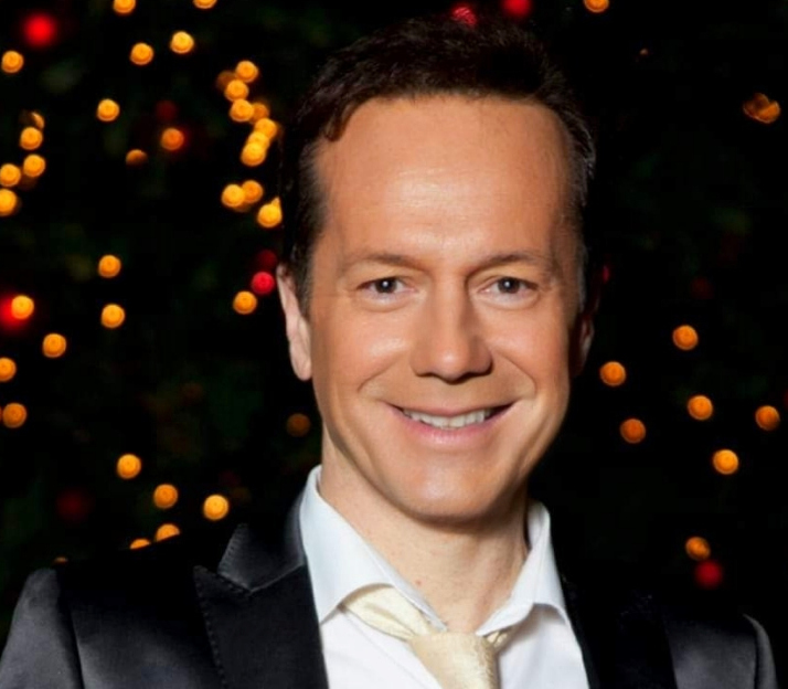 Jörg Hammerschmidt ist die Hammerstimme der Promis. Er ist Experte für Humor und Spaß, Wortakrobat, Comedian, Sänger, Künstler und Business Humorist.