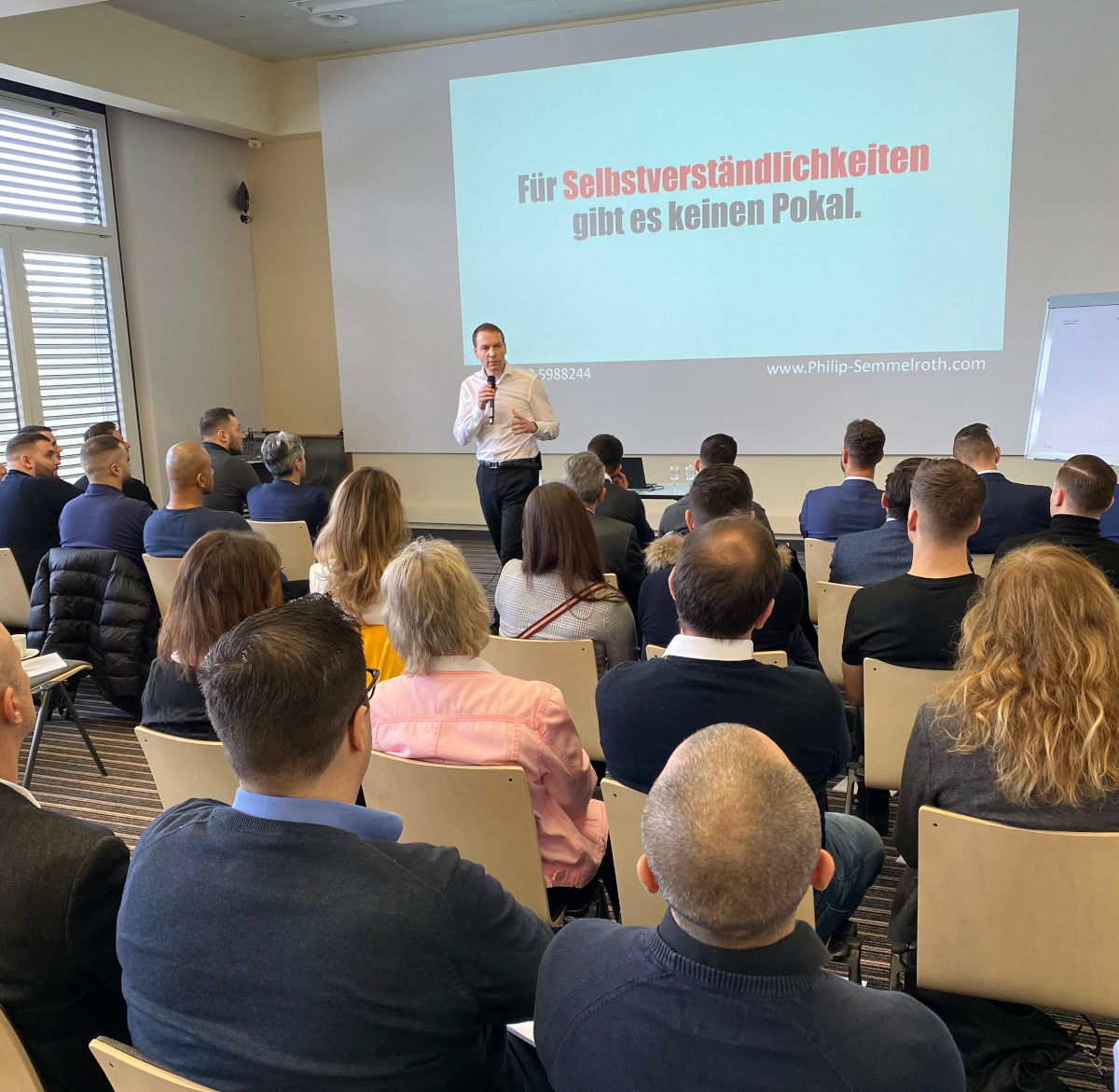 Philip Semmelroth ist Keynote Speaker, Autor, Unternehmens Experte mit EXIT Erfahrung. Schneller verkaufen, mehr verdienen und Beratung bezahlt bekommen.13