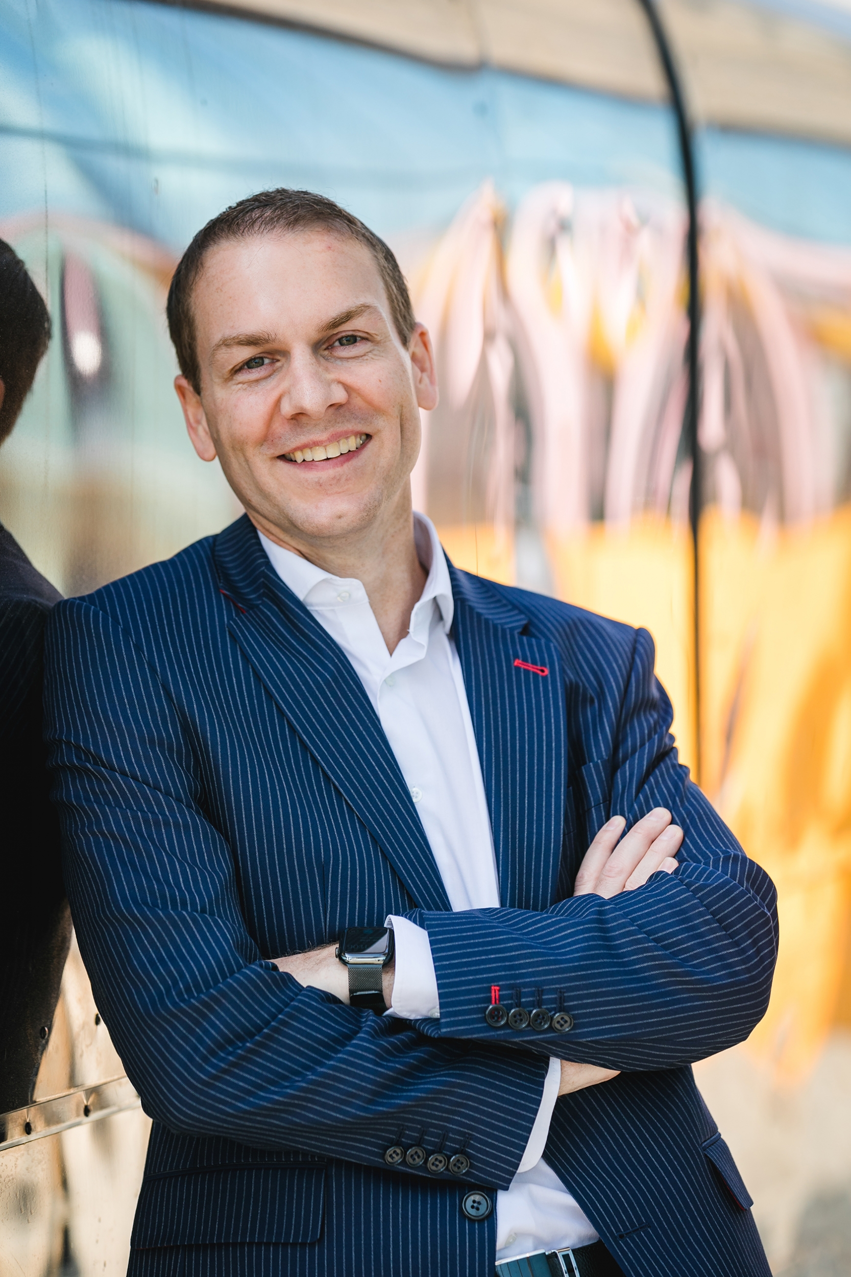 Philip Semmelroth ist Keynote Speaker, Autor, Unternehmens Experte mit EXIT Erfahrung. Schneller verkaufen, mehr verdienen und Beratung bezahlt bekommen.3