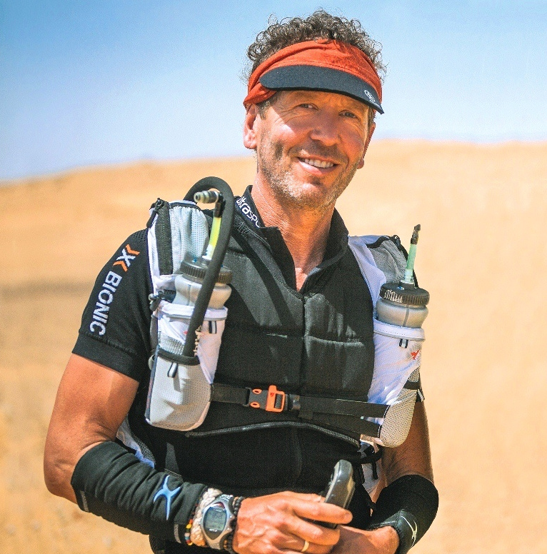 Rafael Fuchsgruber und Tanja Schöneborn sind Extremsportler und Keynote Speaker, Buchautoren Running wild in Africa  Wüste